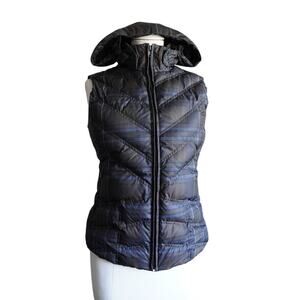 Patagonia Women’s Plaid Quilted Hooded Vest (sz S)
